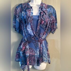 Access blouse with tye.